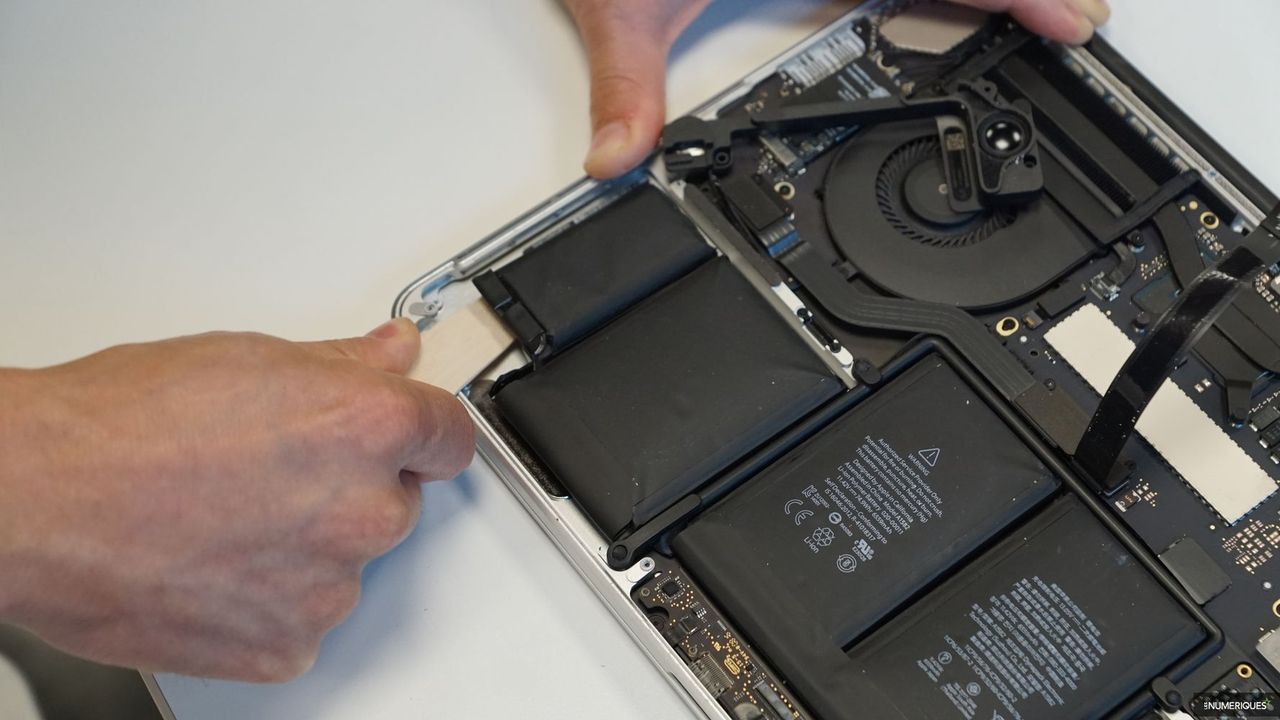 Belønning hval Kortfattet Apple Macbook Pro Battery Replacement at Home | Geekscallout.co.uk